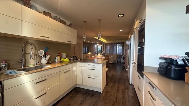 4 soveværelse Byhus til salg i Pals med garage - € 645.000 (Ref: 9852227)