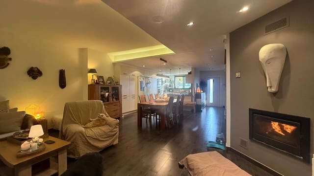 4 soveværelse Byhus til salg i Pals med garage - € 645.000 (Ref: 9852227)