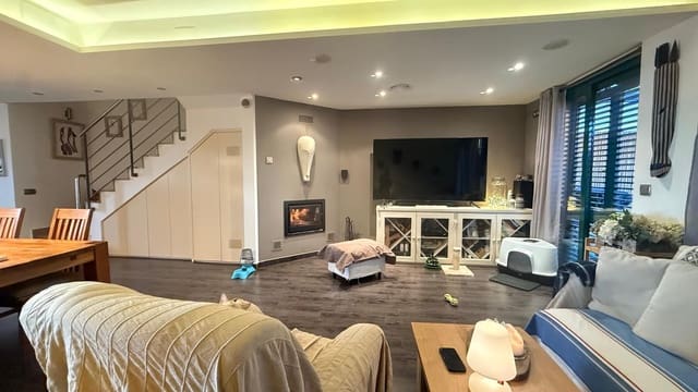 4 soveværelse Byhus til salg i Pals med garage - € 645.000 (Ref: 9852227)