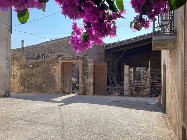6 soveværelse Finca/Landehus til salg i La Tallada d'Empordà med swimmingpool garage - € 730.000 (Ref: 9852238)