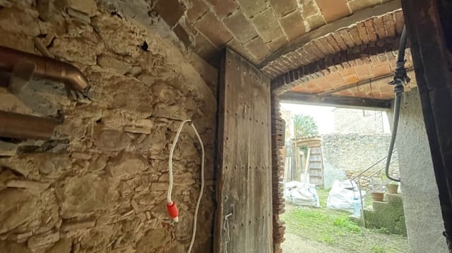 6 soveværelse Finca/Landehus til salg i La Tallada d'Empordà med swimmingpool garage - € 730.000 (Ref: 9852238)
