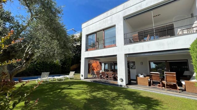 7 makuuhuone Huvila myytävänä paikassa Calella de Palafrugell, Palafrugell mukana uima-altaan 
autotalli - 2 900 000 € (Ref: 9852239)