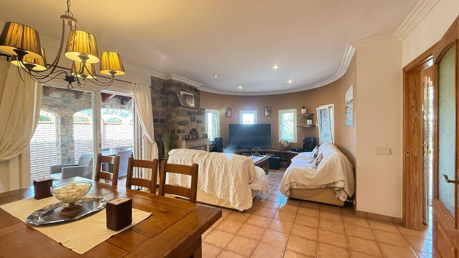 4 bedroom Villa for sale in Begur with pool garage - € 650,000 (Ref: 9852245)