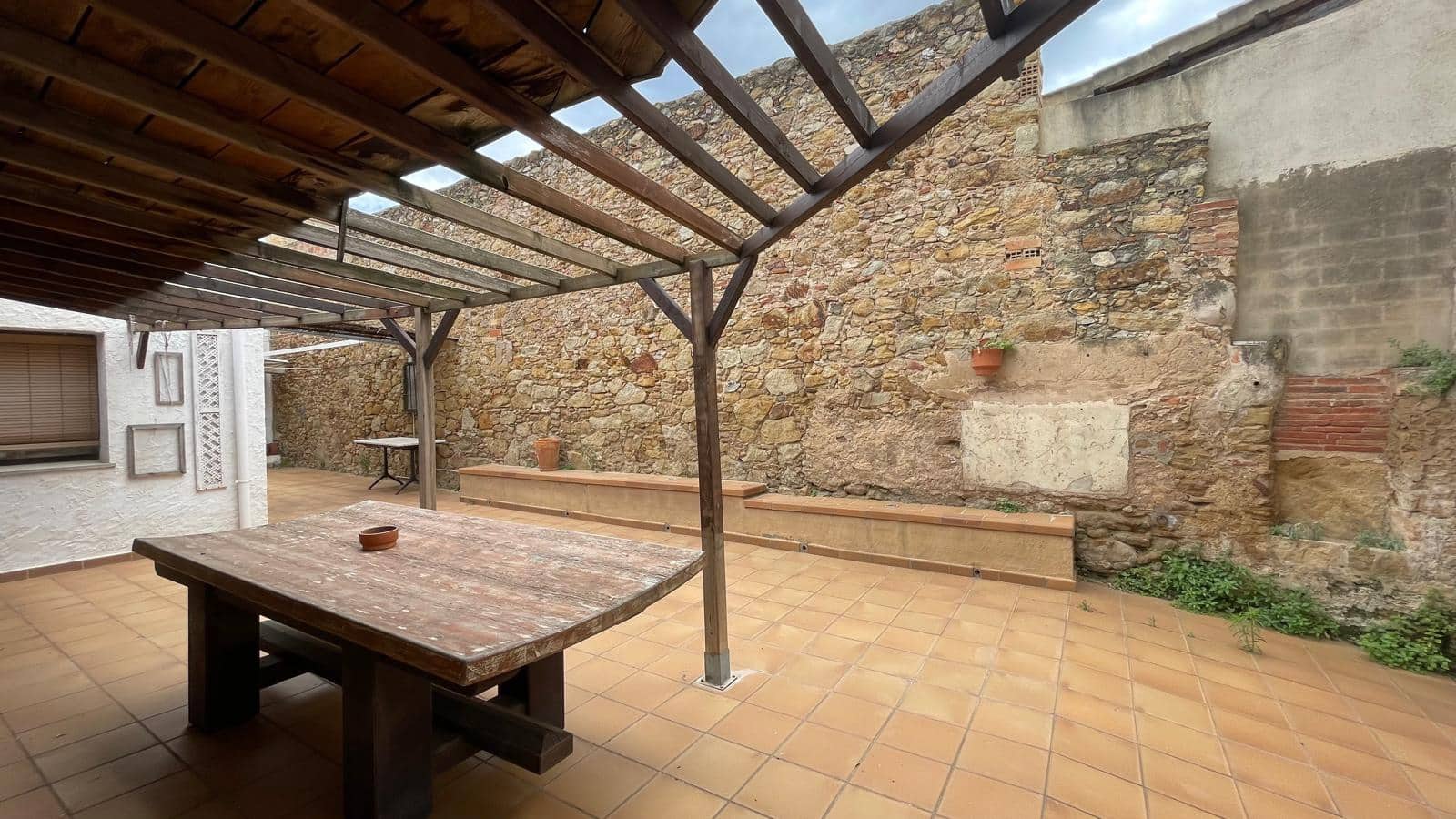 Byhus til salg i Pals med garage - € 730.000 (Ref: 9852248)