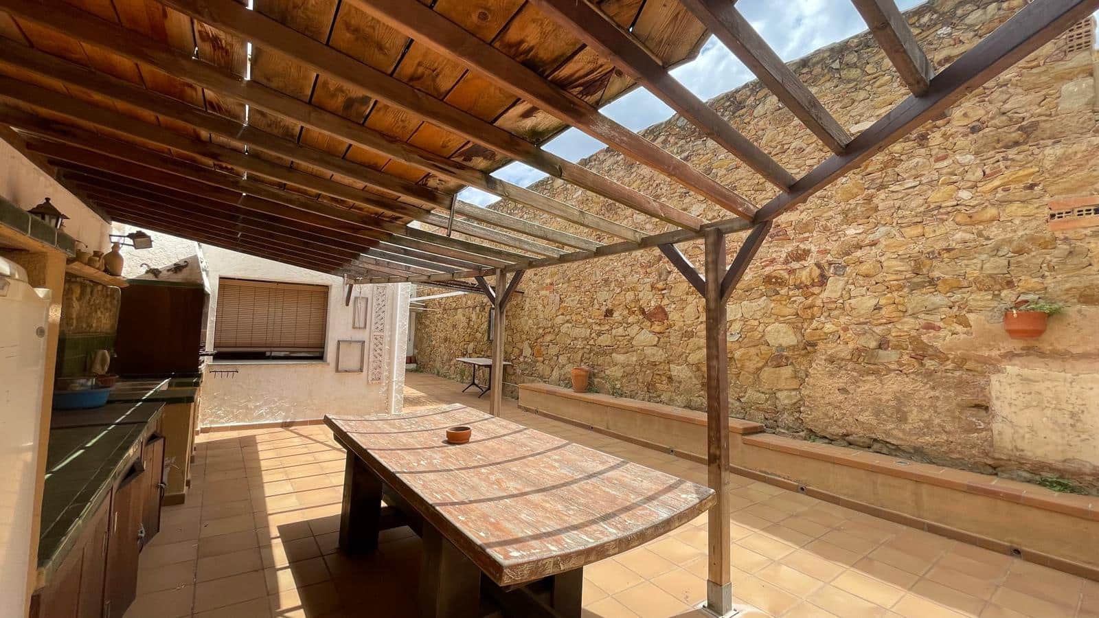 Byhus til salg i Pals med garage - € 730.000 (Ref: 9852248)