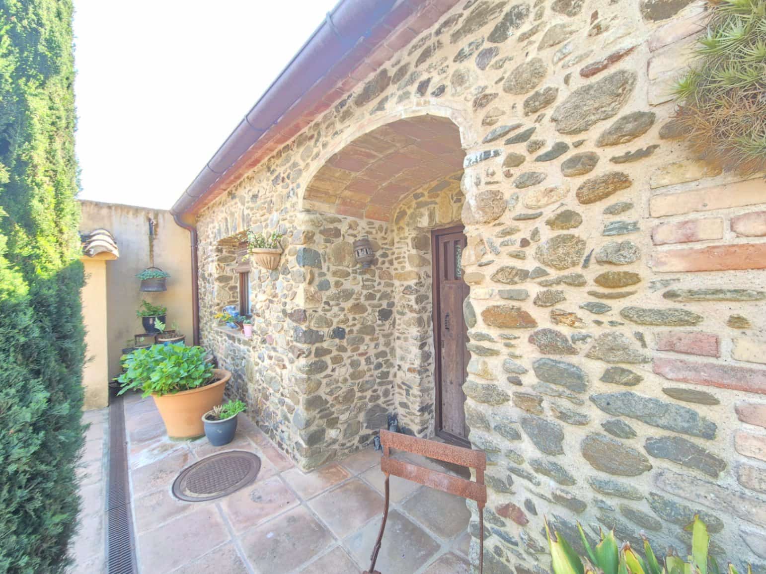 Finca/Hus på landet till salu i Cruilles Monells i Sant Sadurni de I'Heura med pool garage - 1 960 000 € (Ref: 9852252)