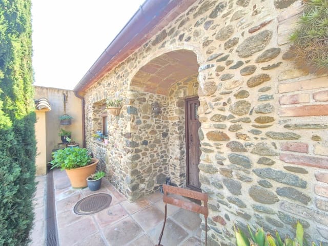 Finca/Hus på landet till salu i Sant Sadurní de l'Heura, Cruïlles Monells i Sant Sadurní de I'Heura med pool garage - 1 960 000 € (Ref: 9852252)