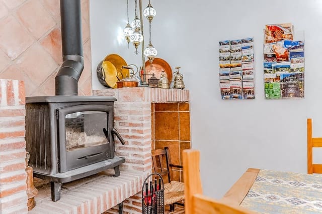 4 makuuhuone Hotelli myytävänä paikassa Canillas de Aceituno mukana uima-altaan - 449 000 € (Ref: 10034864)