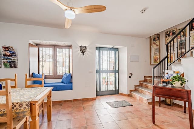 4 makuuhuone Hotelli myytävänä paikassa Canillas de Aceituno mukana uima-altaan - 449 000 € (Ref: 10034864)