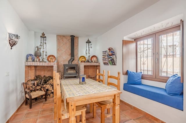 4 makuuhuone Hotelli myytävänä paikassa Canillas de Aceituno mukana uima-altaan - 449 000 € (Ref: 10034864)