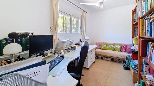 4 chambre Finca/Maison de Campagne à vendre à Vélez-Málaga avec piscine garage - 890 000 € (Ref: 9626275)