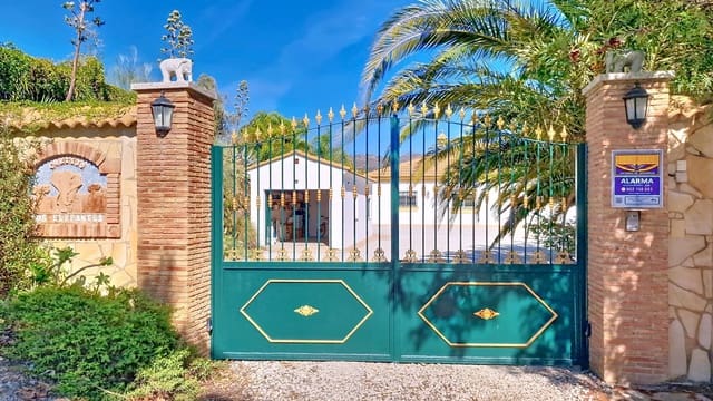 4 chambre Finca/Maison de Campagne à vendre à Vélez-Málaga avec piscine garage - 890 000 € (Ref: 9626275)