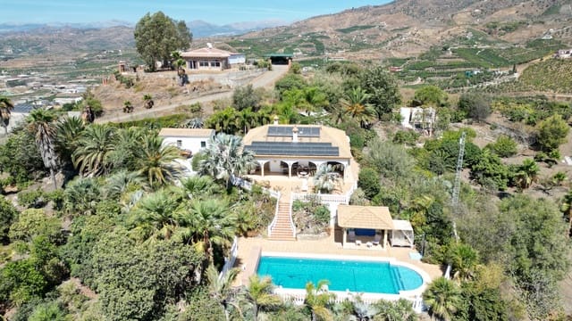 4 chambre Finca/Maison de Campagne à vendre à Vélez-Málaga avec piscine garage - 890 000 € (Ref: 9626275)