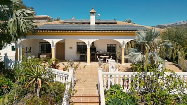 4 soveværelse Finca/Landehus til salg i Vélez-Málaga med swimmingpool garage - € 890.000 (Ref: 9626275)