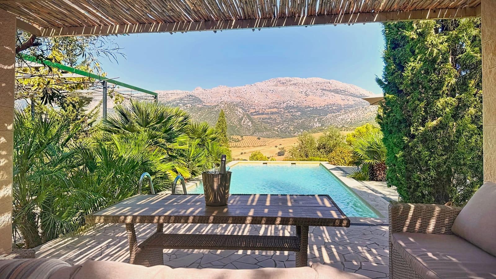 Finca/Casa Rural de 6 habitaciones en Riogordo en venta con piscina garaje - 1.200.000 € (Ref: 9626276)