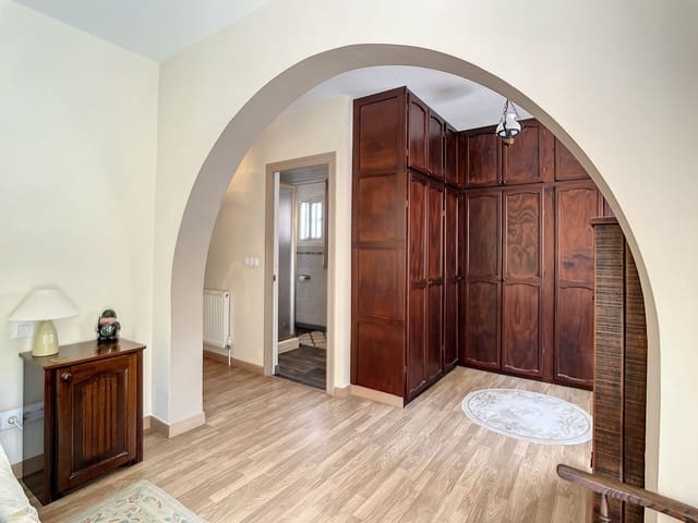 4 makuuhuone Maalaistalo myytävänä paikassa Sedella mukana uima-altaan 
autotalli - 425 000 € (Ref: 9626277)