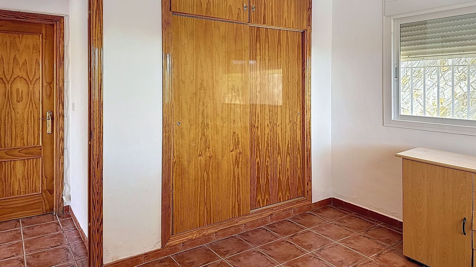 2 bedroom Finca/Country House for sale in Colmenar with pool garage - € 295,000 (Ref: 9626278)