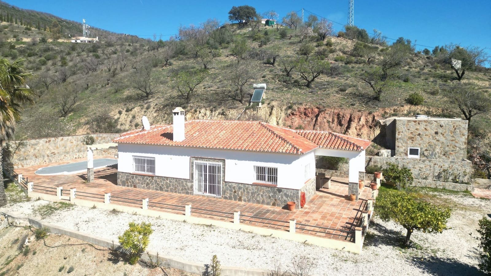 2 bedroom Finca/Country House for sale in Colmenar with pool garage - € 295,000 (Ref: 9626278)