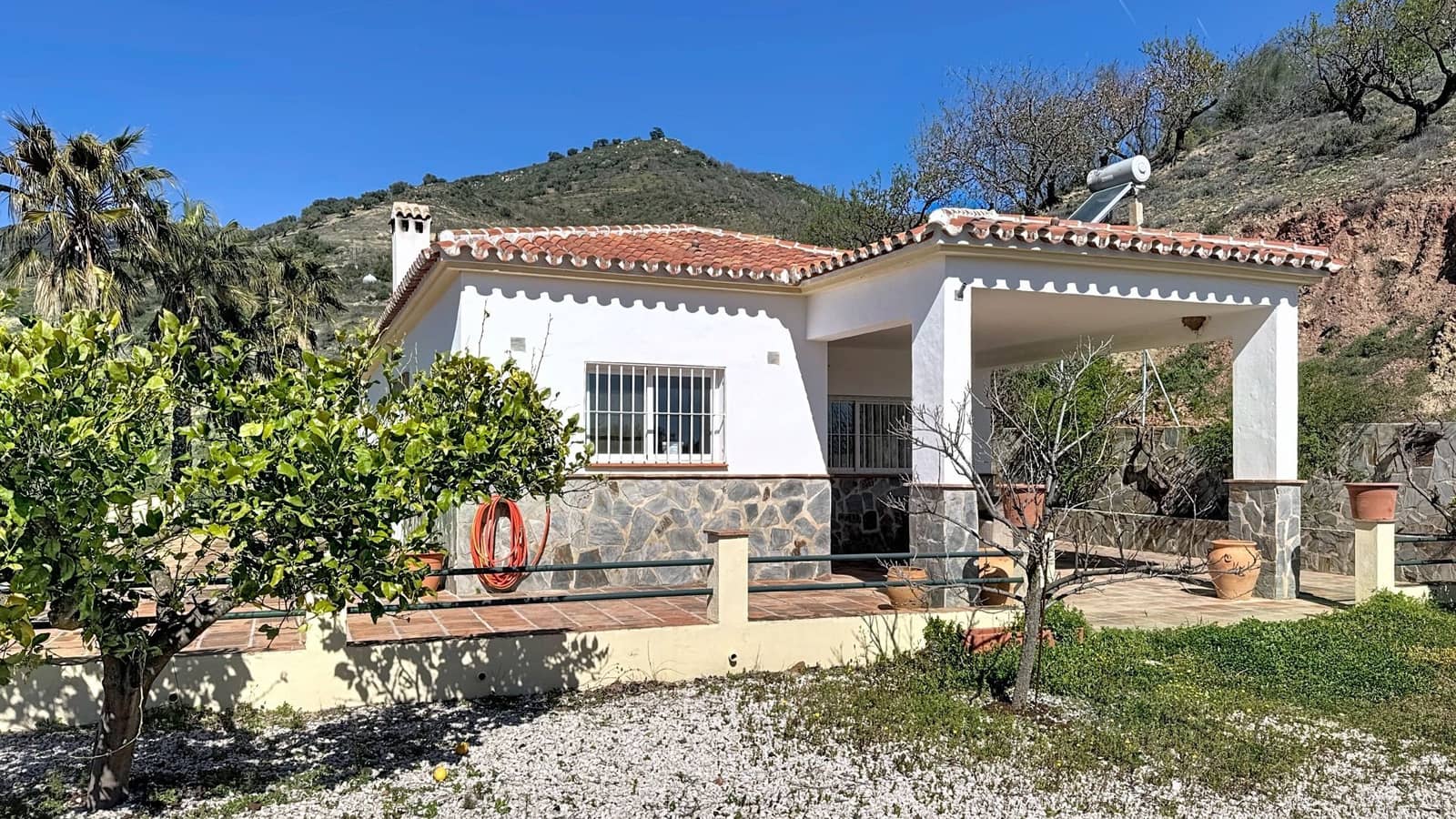 2 bedroom Finca/Country House for sale in Colmenar with pool garage - € 295,000 (Ref: 9626278)