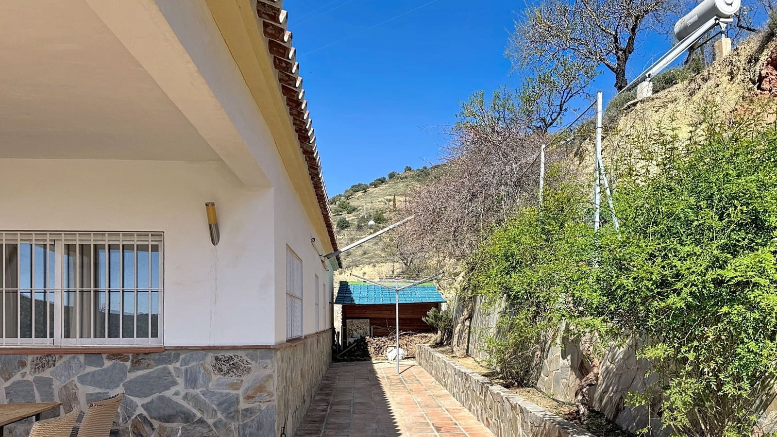 2 bedroom Finca/Country House for sale in Colmenar with pool garage - € 295,000 (Ref: 9626278)
