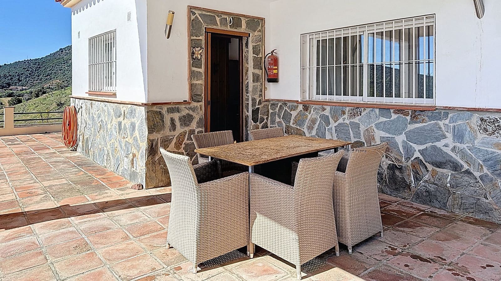 2 bedroom Finca/Country House for sale in Colmenar with pool garage - € 295,000 (Ref: 9626278)
