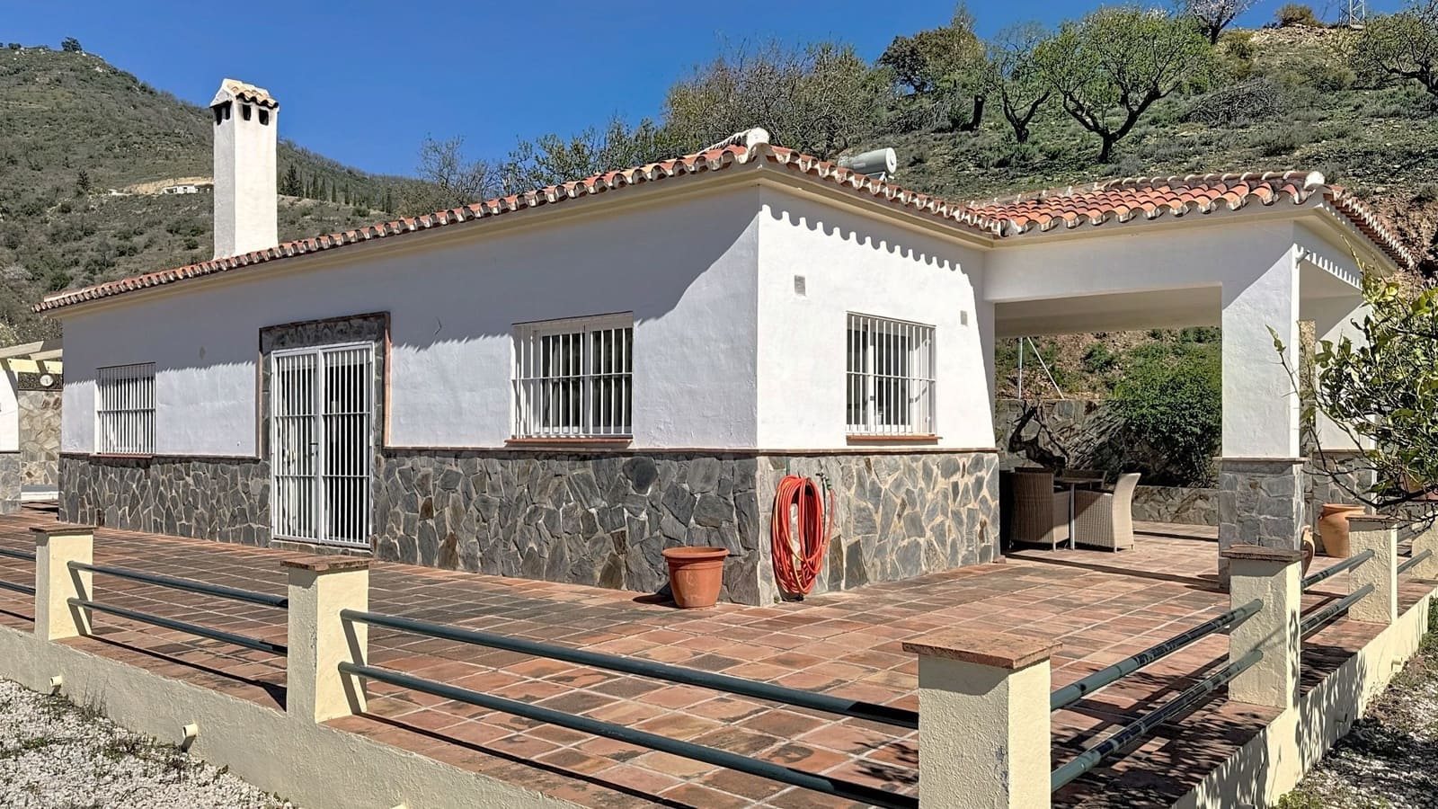 2 bedroom Finca/Country House for sale in Colmenar with pool garage - € 295,000 (Ref: 9626278)
