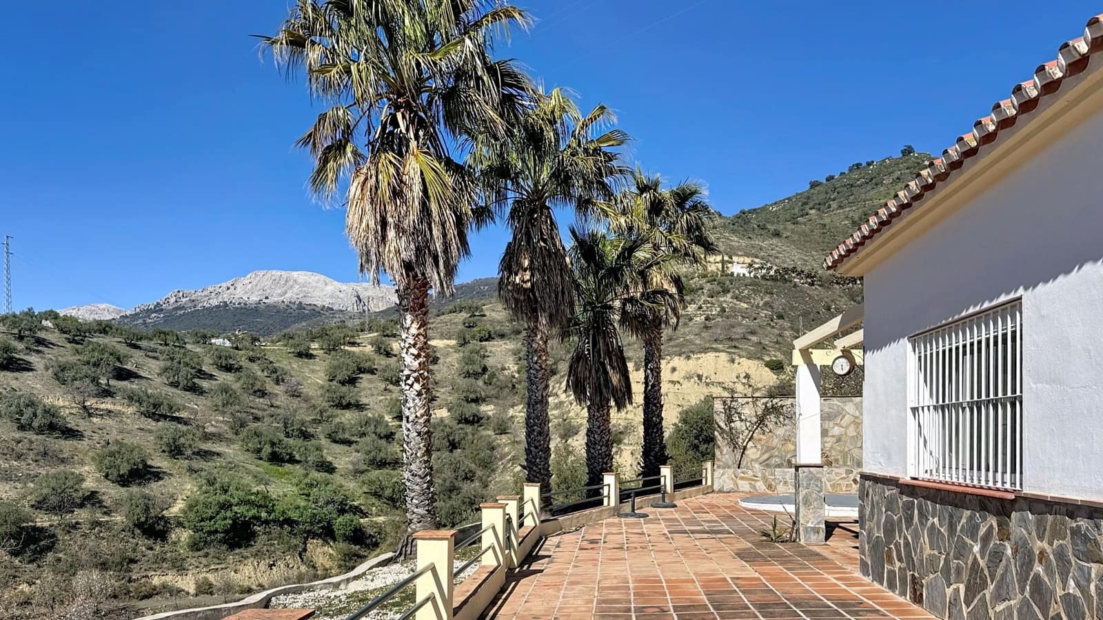 2 bedroom Finca/Country House for sale in Colmenar with pool garage - € 295,000 (Ref: 9626278)