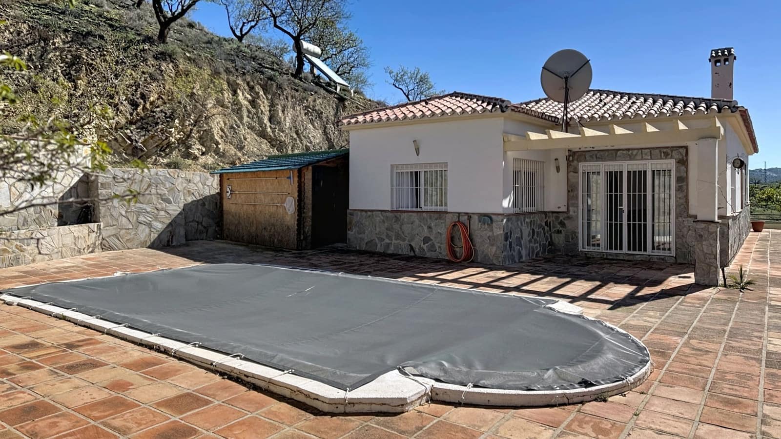 2 bedroom Finca/Country House for sale in Colmenar with pool garage - € 295,000 (Ref: 9626278)