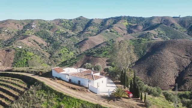 Finca/Casa Rural de 3 habitaciones en Almáchar en venta con piscina garaje - 349.000 € (Ref: 9676775)