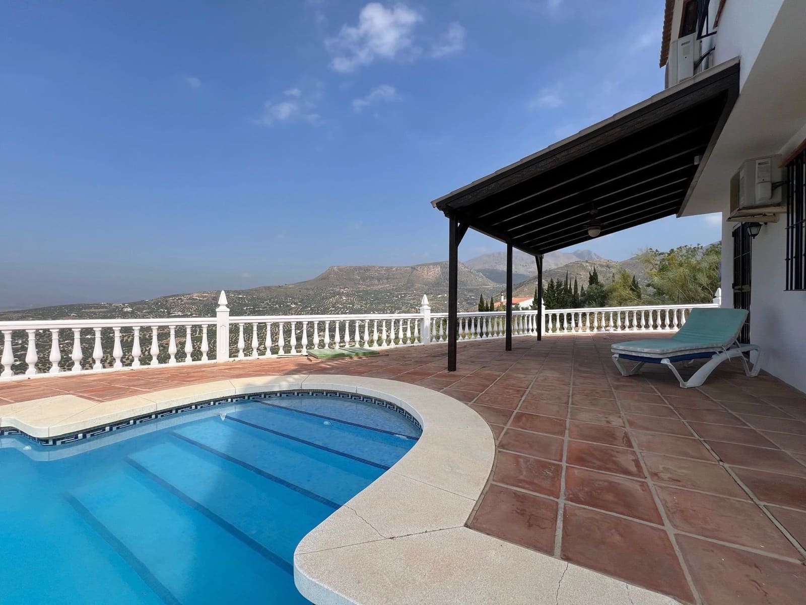 4 soveværelse Finca/Landehus til salg i Alcaucin med swimmingpool garage - € 360.000 (Ref: 9746836)