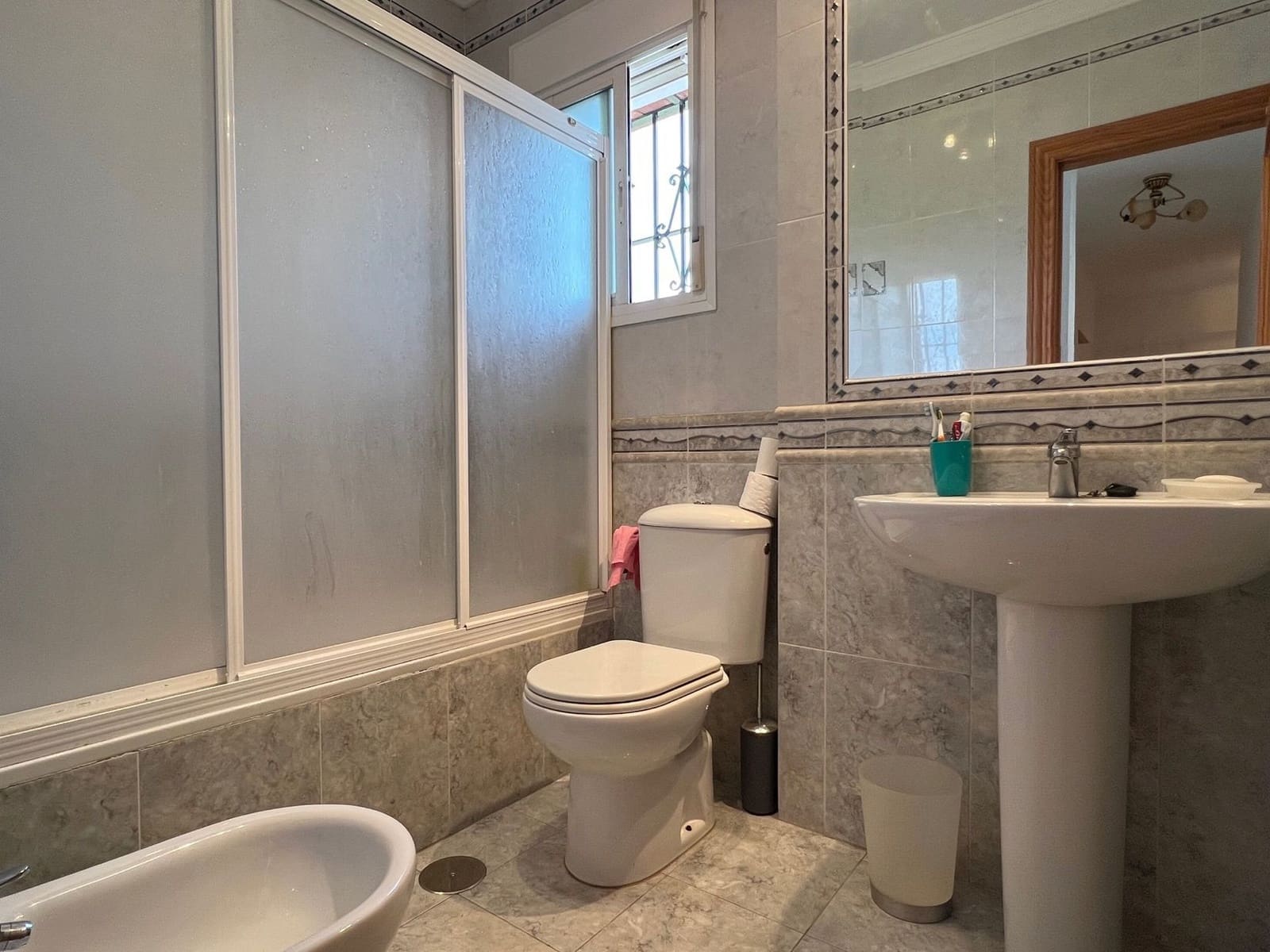 4 soveværelse Finca/Landehus til salg i Alcaucin med swimmingpool garage - € 360.000 (Ref: 9746836)