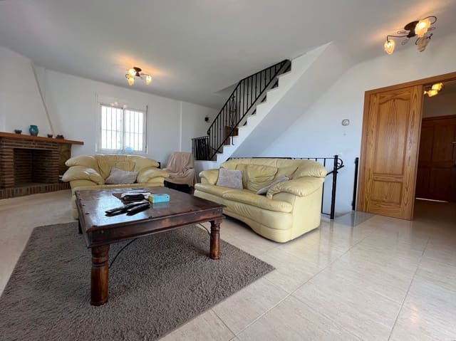 4 soveværelse Finca/Landehus til salg i Alcaucín med swimmingpool garage - € 360.000 (Ref: 9746836)