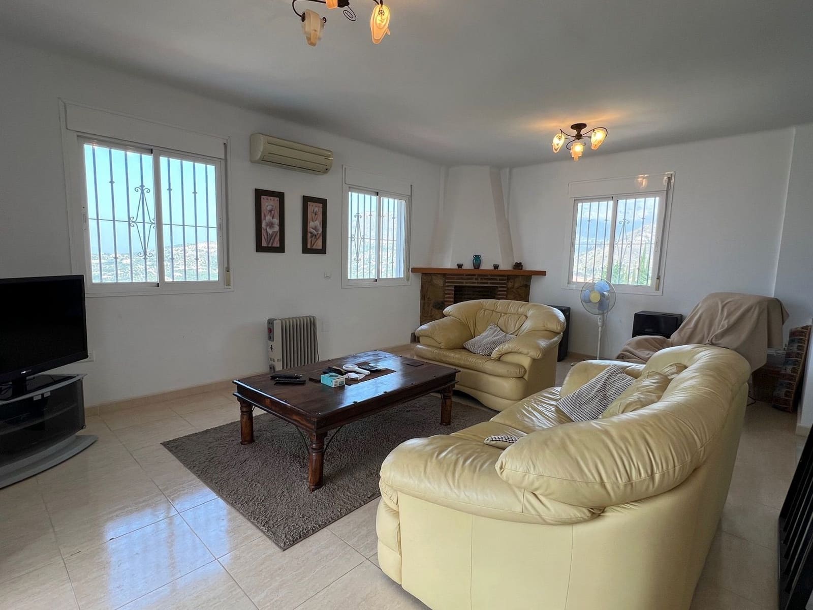 4 soveværelse Finca/Landehus til salg i Alcaucin med swimmingpool garage - € 360.000 (Ref: 9746836)