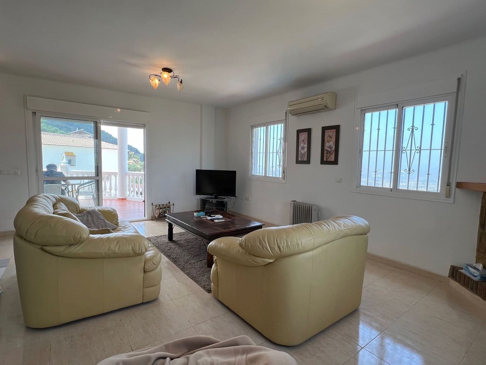 4 soveværelse Finca/Landehus til salg i Alcaucin med swimmingpool garage - € 360.000 (Ref: 9746836)