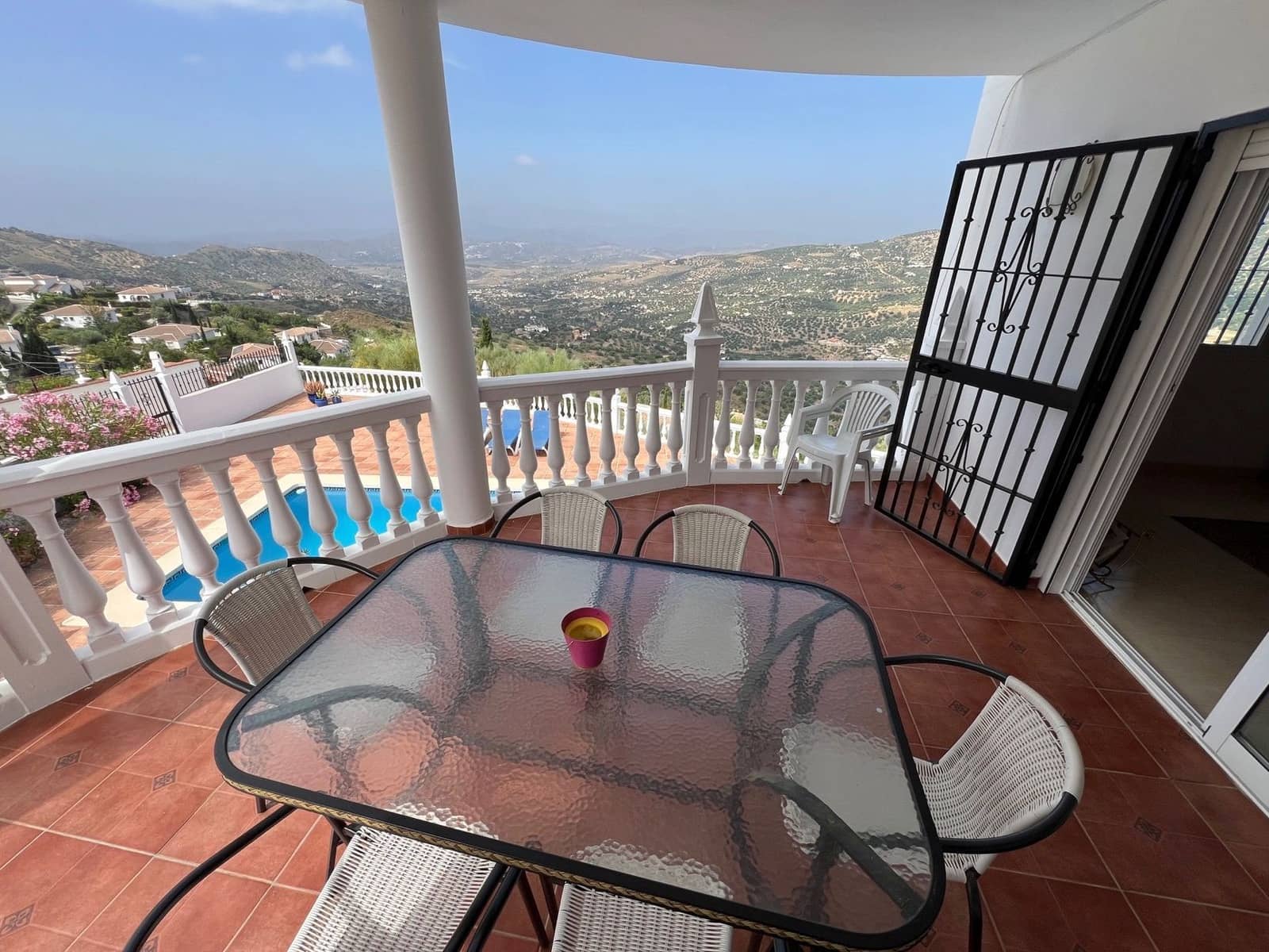 4 soveværelse Finca/Landehus til salg i Alcaucin med swimmingpool garage - € 360.000 (Ref: 9746836)