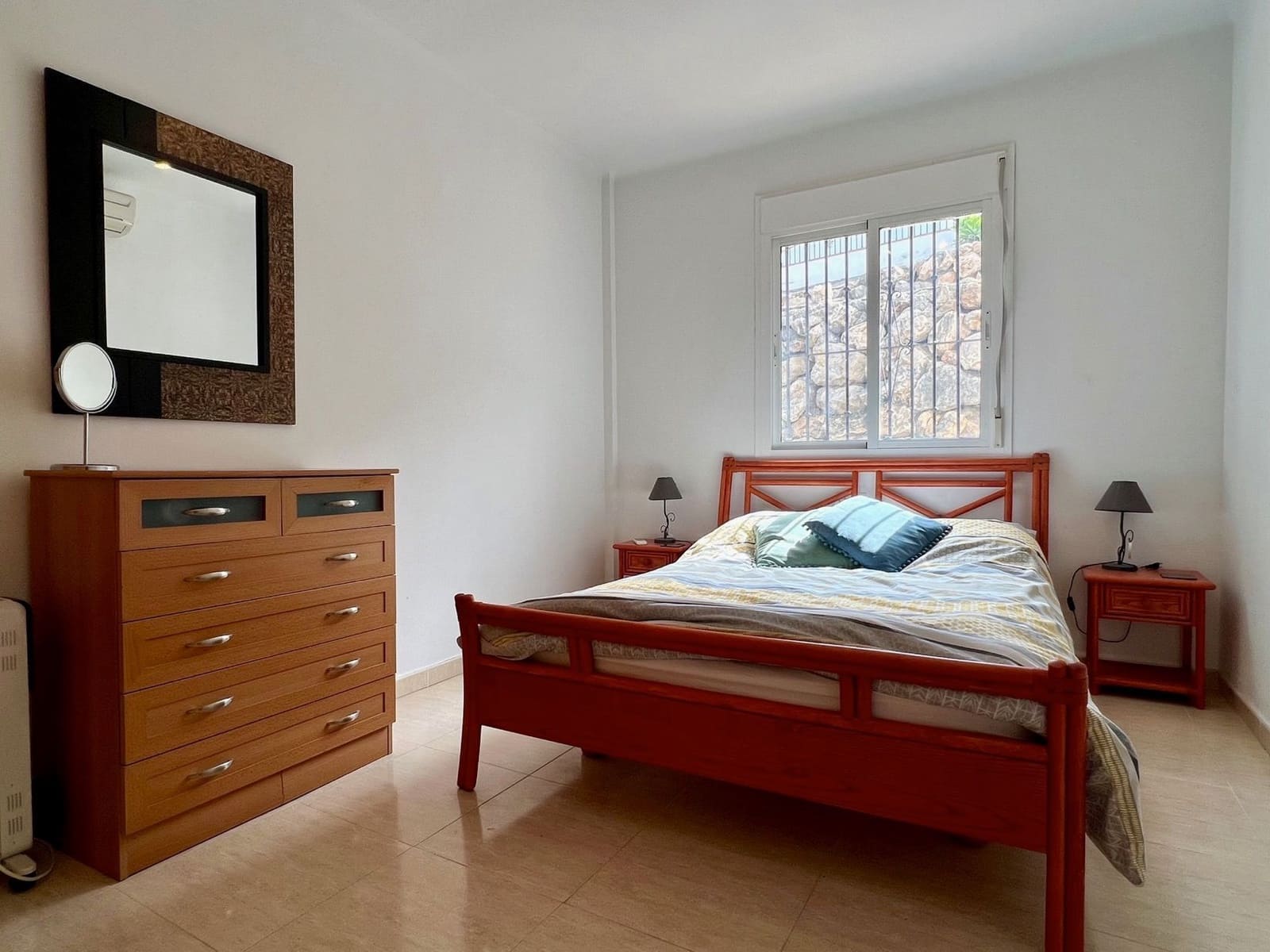 4 soveværelse Finca/Landehus til salg i Alcaucin med swimmingpool garage - € 360.000 (Ref: 9746836)