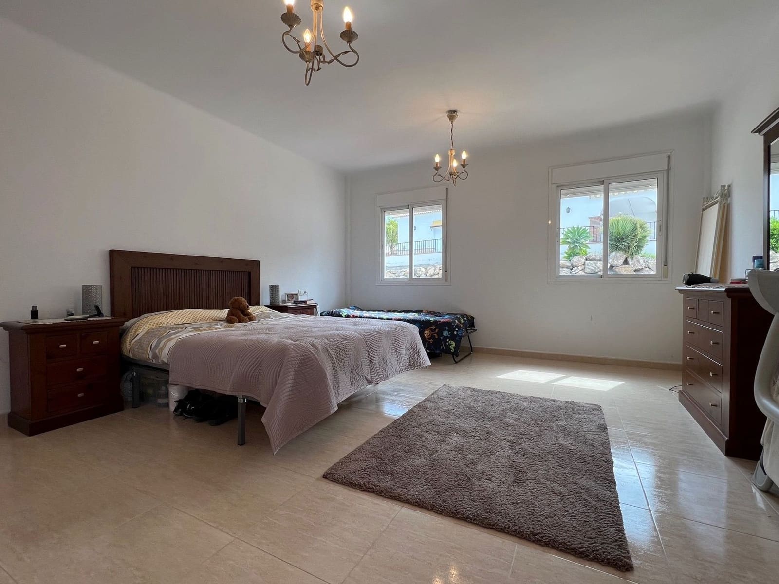 4 soveværelse Finca/Landehus til salg i Alcaucin med swimmingpool garage - € 360.000 (Ref: 9746836)