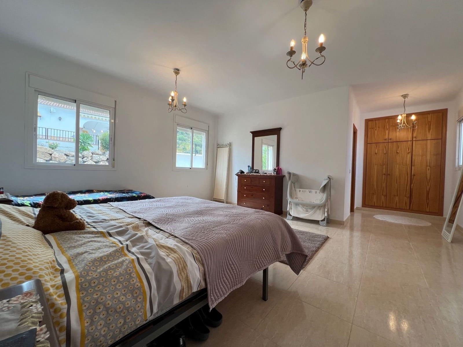 4 soveværelse Finca/Landehus til salg i Alcaucin med swimmingpool garage - € 360.000 (Ref: 9746836)