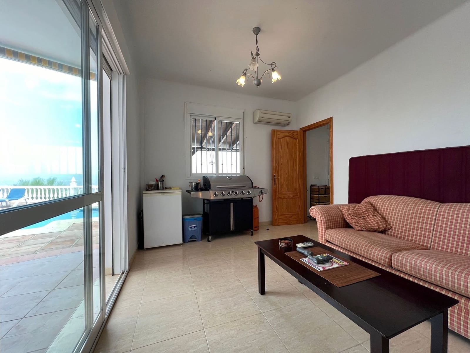 4 soveværelse Finca/Landehus til salg i Alcaucin med swimmingpool garage - € 360.000 (Ref: 9746836)