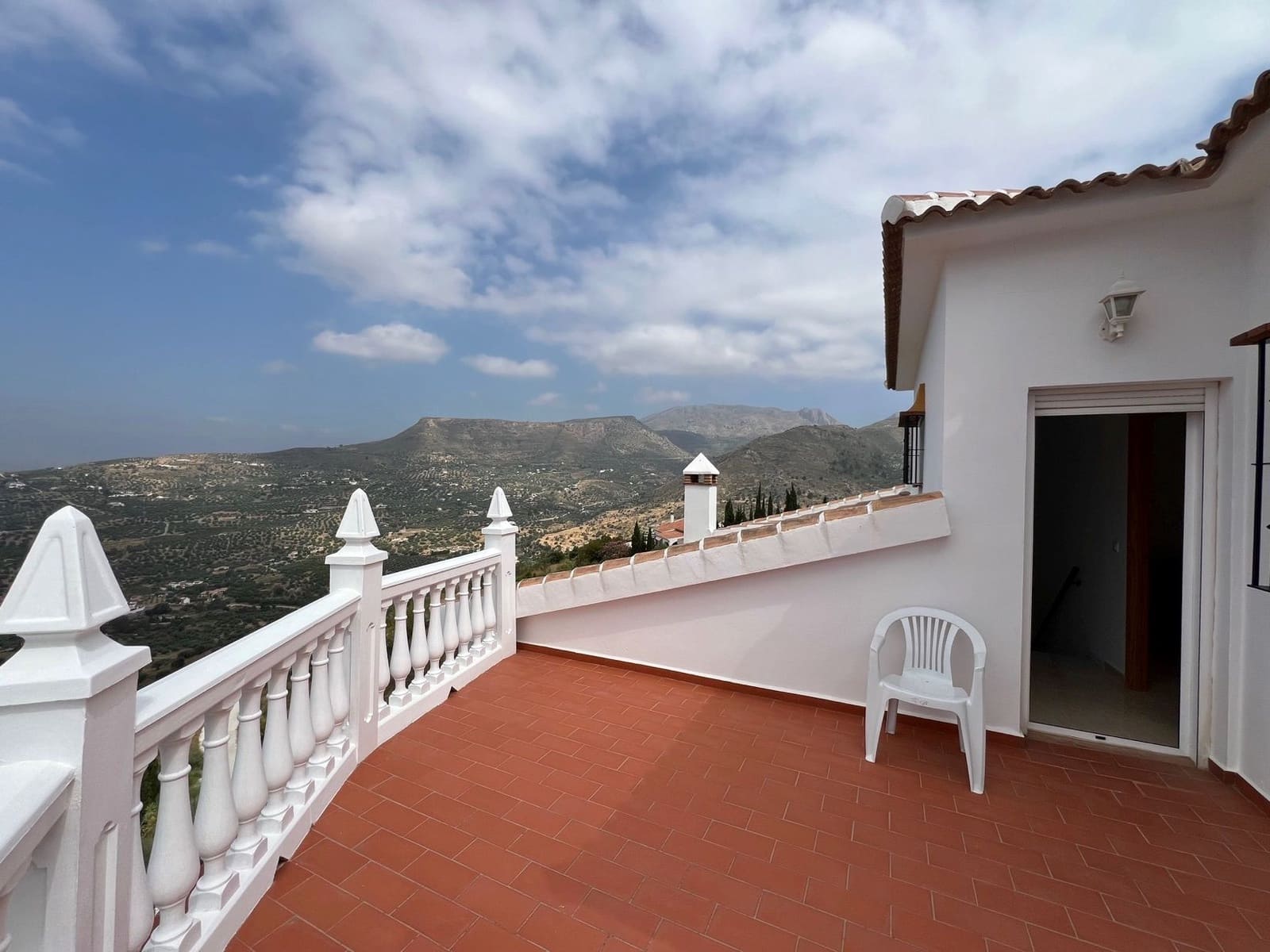 4 soveværelse Finca/Landehus til salg i Alcaucin med swimmingpool garage - € 360.000 (Ref: 9746836)