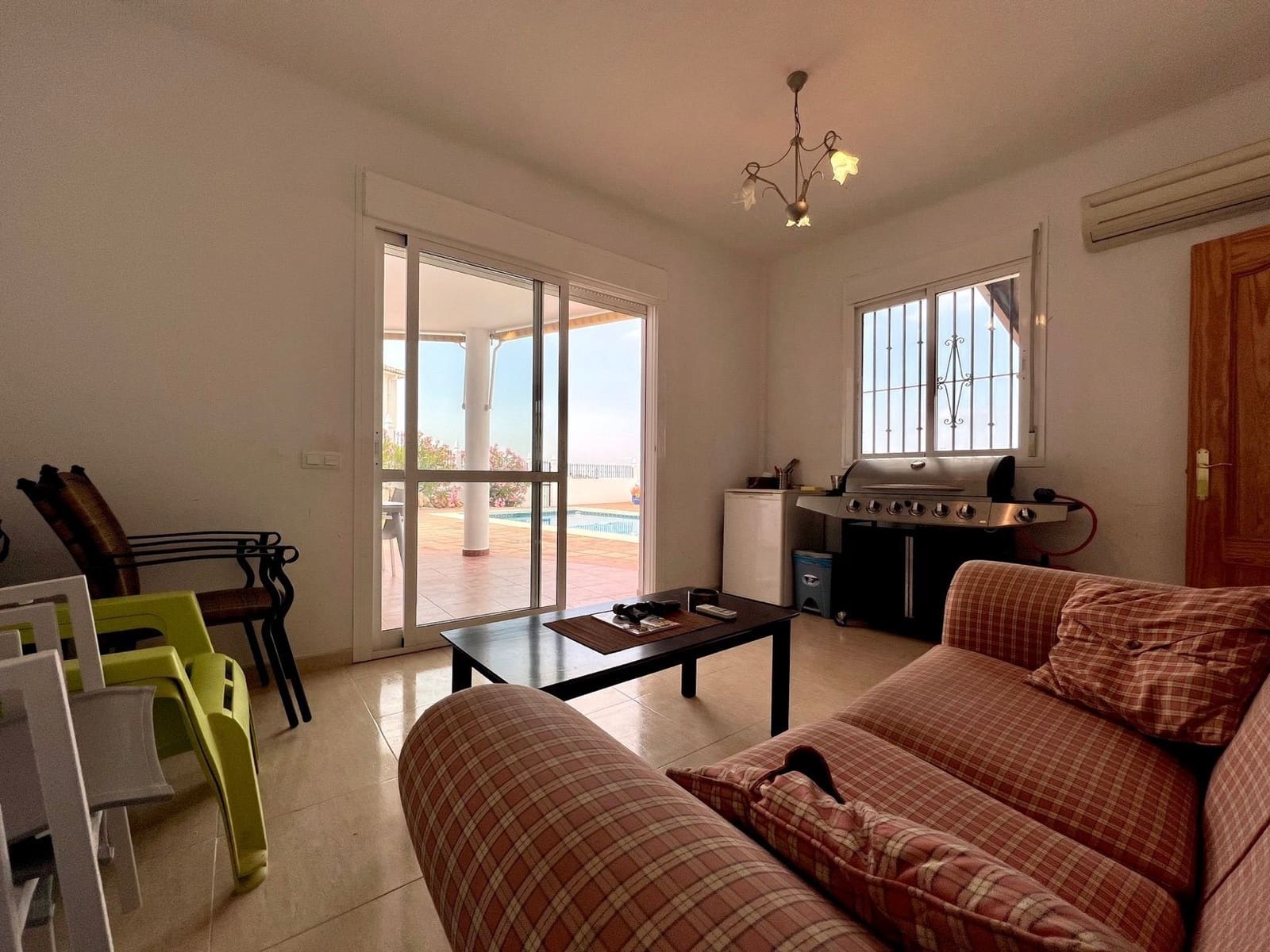 4 soveværelse Finca/Landehus til salg i Alcaucin med swimmingpool garage - € 360.000 (Ref: 9746836)