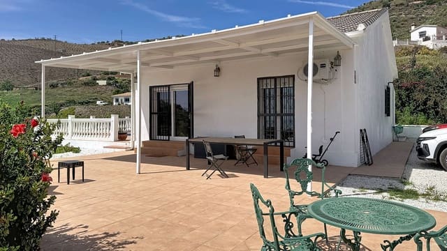 2 soveværelse Finca/Landehus til salg i Moclinejo med swimmingpool garage - € 335.000 (Ref: 9819891)