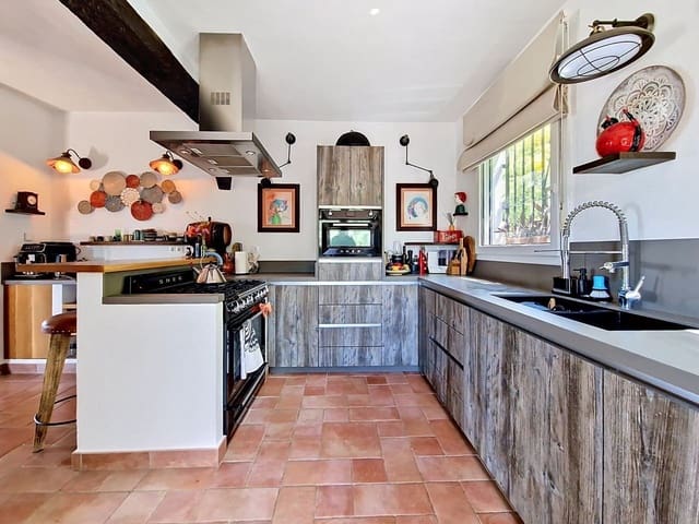4 soveværelse Finca/Landehus til salg i Canillas de Aceituno med swimmingpool garage - € 695.000 (Ref: 9945079)