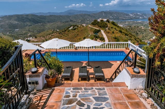 4 soveværelse Finca/Landehus til salg i Canillas de Aceituno med swimmingpool garage - € 695.000 (Ref: 9945079)