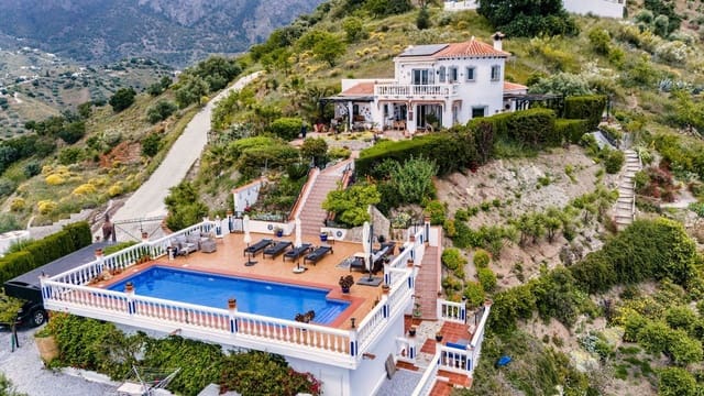 4 soveværelse Finca/Landehus til salg i Canillas de Aceituno med swimmingpool garage - € 695.000 (Ref: 9945079)