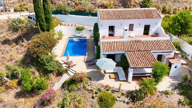3 chambre Finca/Maison de Campagne à vendre à Canillas de Aceituno avec piscine garage - 499 000 € (Ref: 9984345)