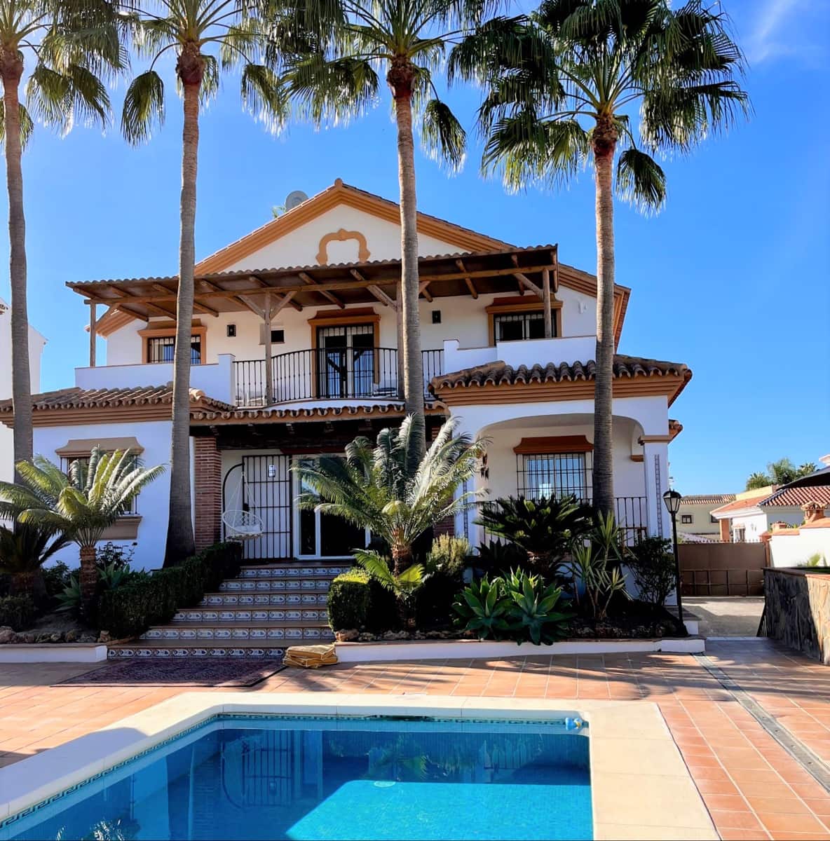 4 bedroom Villa for sale in Alhaurin el Grande with pool garage - € 845,000 (Ref: 9626246)