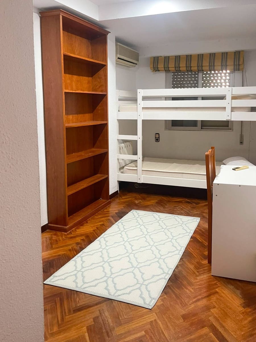 3 bedroom Apartment for rent in Valencia city - € 1,600 (Ref: 10005667)
