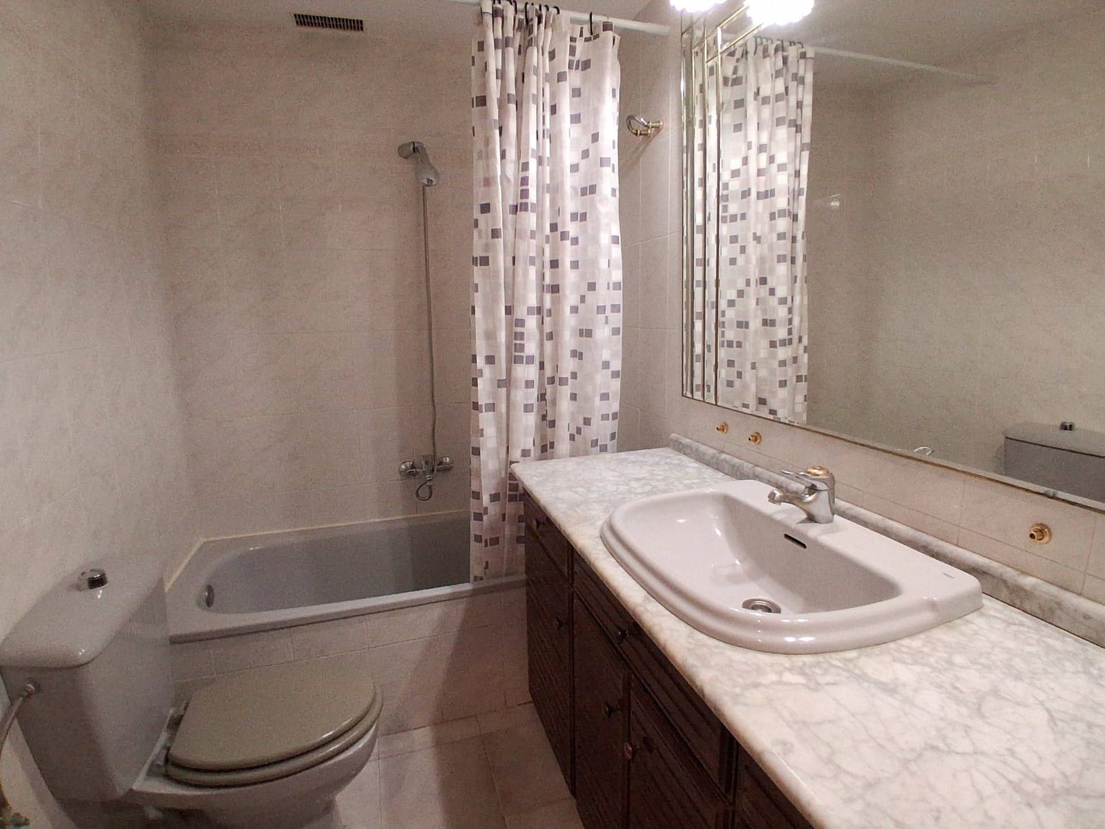 3 bedroom Apartment for rent in Valencia city - € 1,600 (Ref: 10005667)