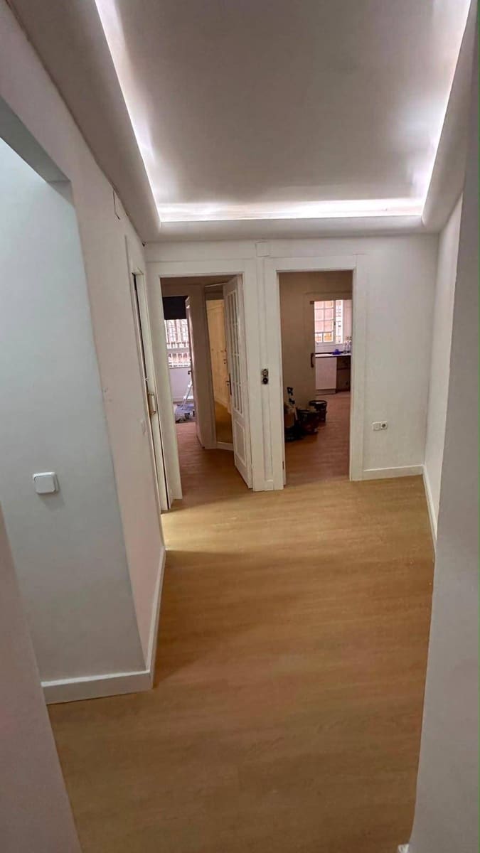 3 soverom Leilighet til leie i Valencia by med garasje - € 1 995 (Ref: 10129556)